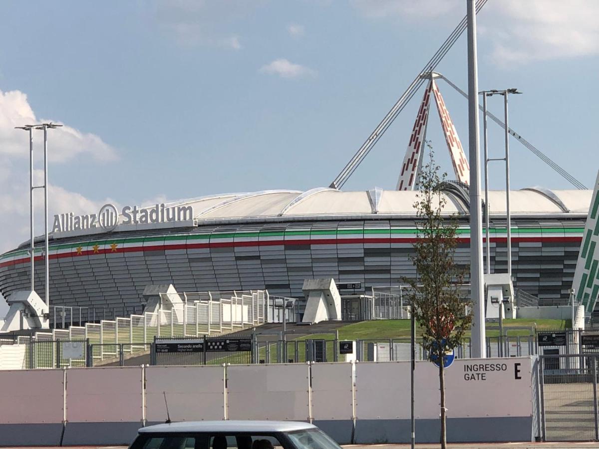 Tra Stadio E Storia - Fronte Allianz Stadium Juventus Venaria Reale Bagian luar foto